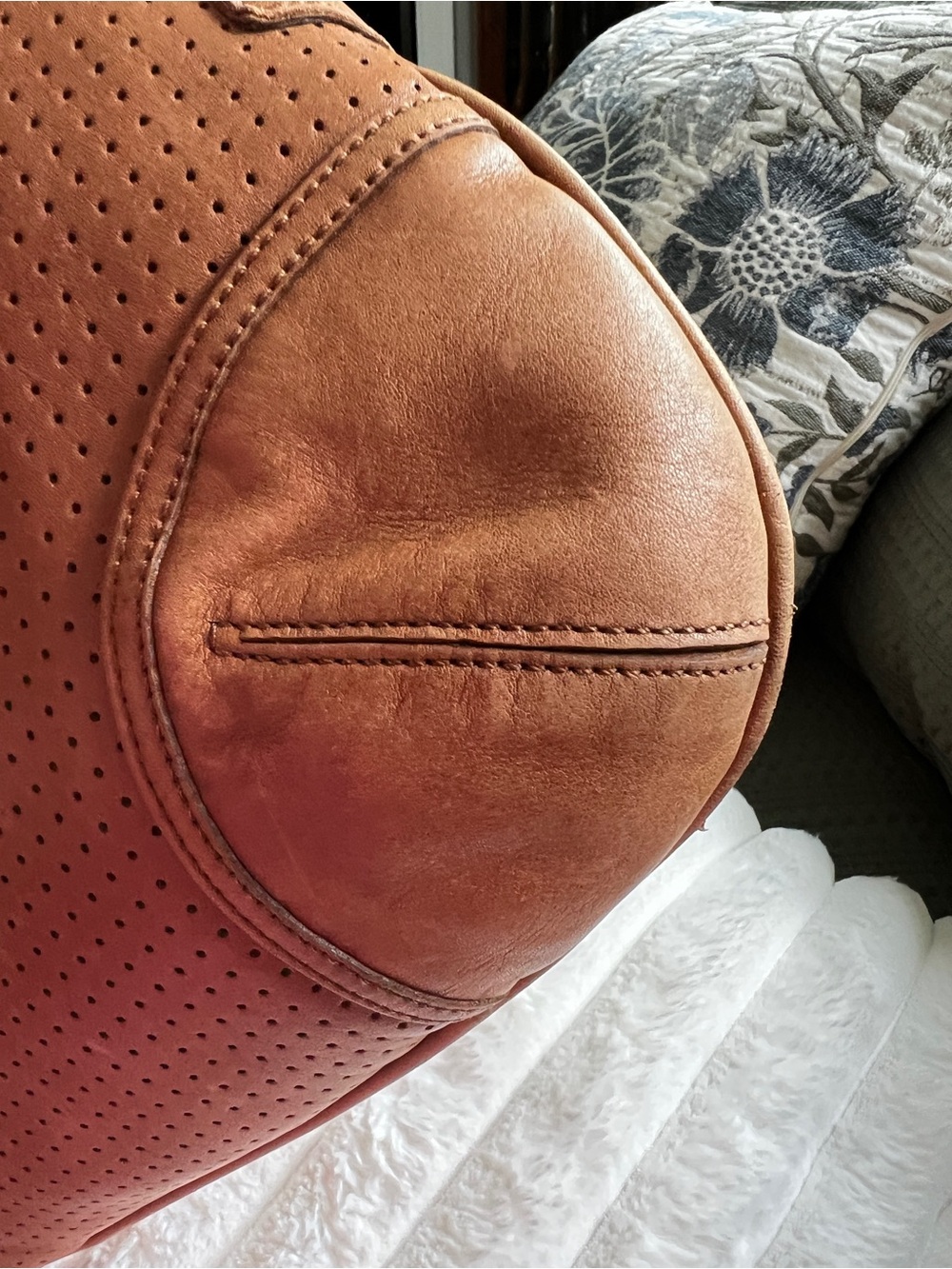 Vintage Coach 9218 Legacy Perforated Hobo in British Tan/Camel - Picture 7 of 15